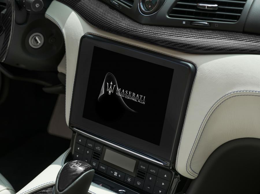 Детали интерьера Maserati GranCabrio Sport 2017 года  (фото 13 из 45)